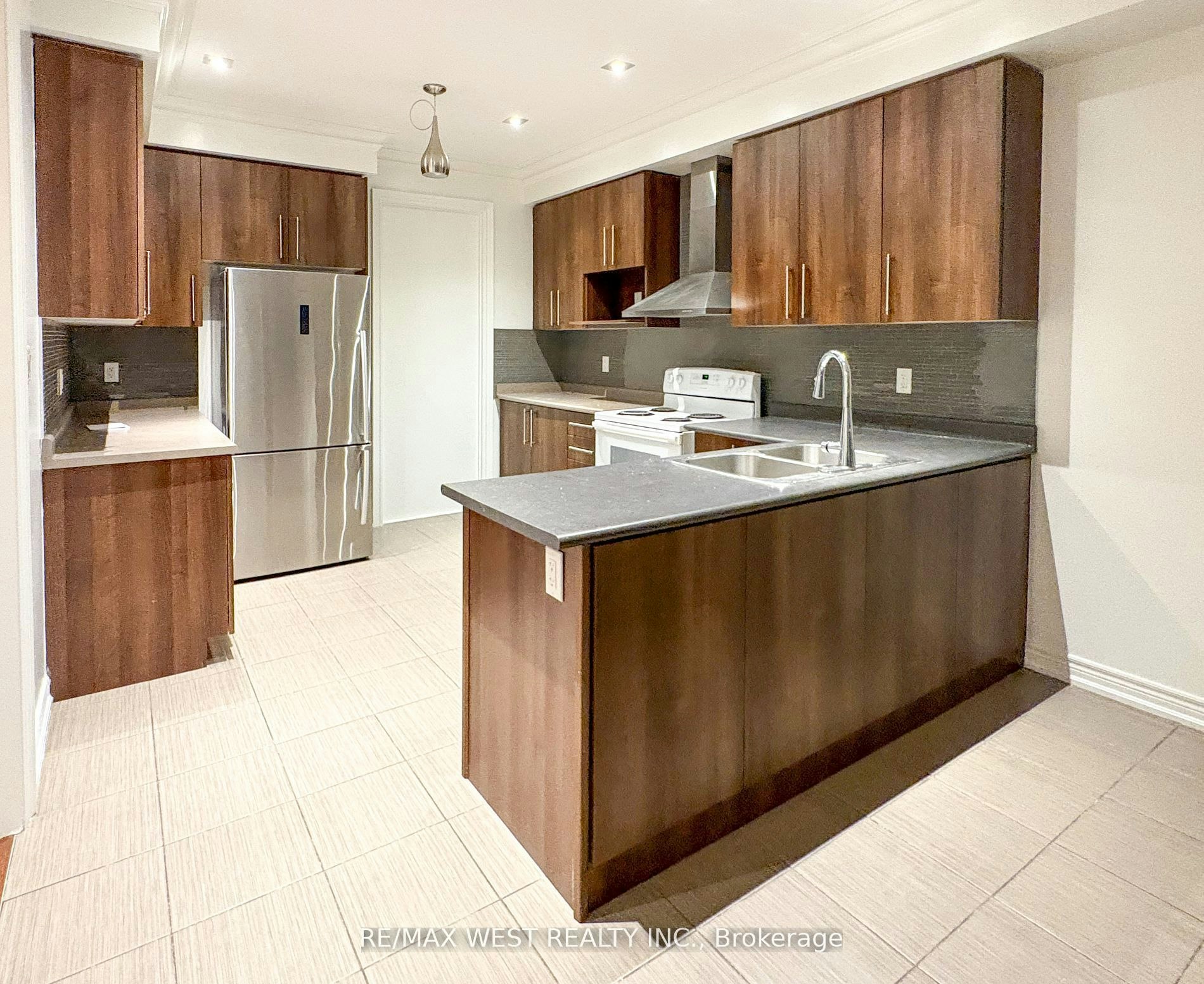 160 Bob Yuill Drive, Toronto, ON, M9M 0B1 - 8