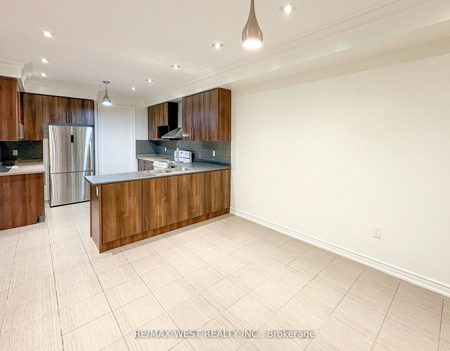160 Bob Yuill Drive, Toronto, ON, M9M 0B1 - 10