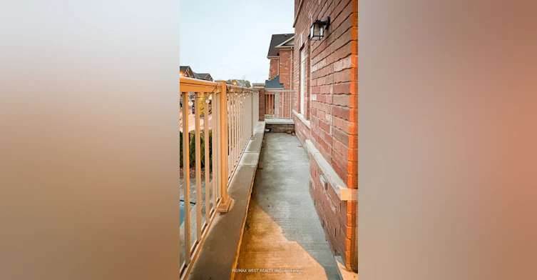 160 Bob Yuill Drive, Toronto, ON, M9M 0B1 - 5