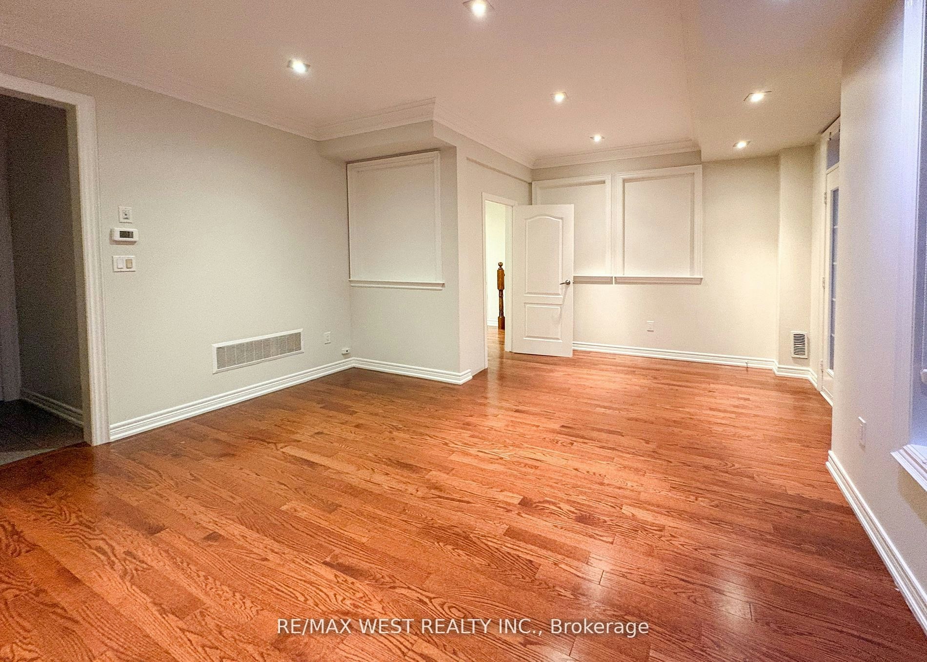 160 Bob Yuill Drive, Toronto, ON, M9M 0B1 - 2