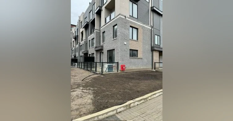 2-3562 Colonial Drive, Mississauga, ON, L5L 5R9