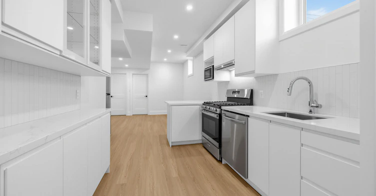 Lower-606 Abana Road, Mississauga, ON, L5A 1H4 - 4