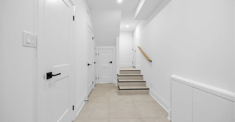 Lower-606 Abana Road, Mississauga, ON, L5A 1H4 - 14