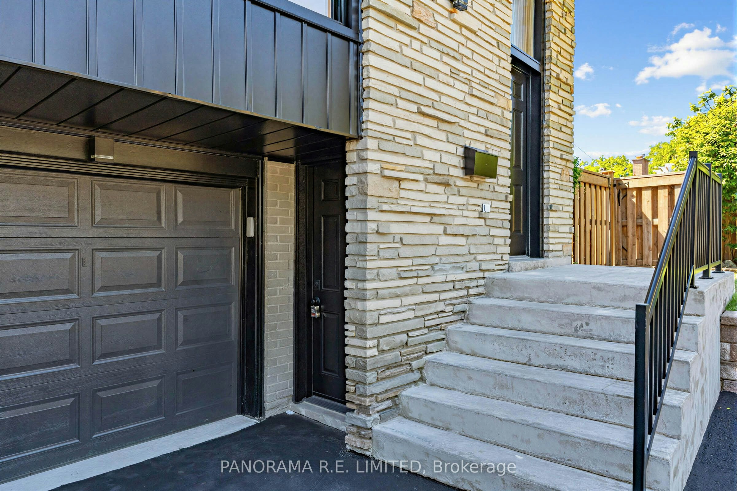 Lower-606 Abana Road, Mississauga, ON, L5A 1H4 - 3