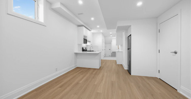 Lower-606 Abana Road, Mississauga, ON, L5A 1H4 - 8