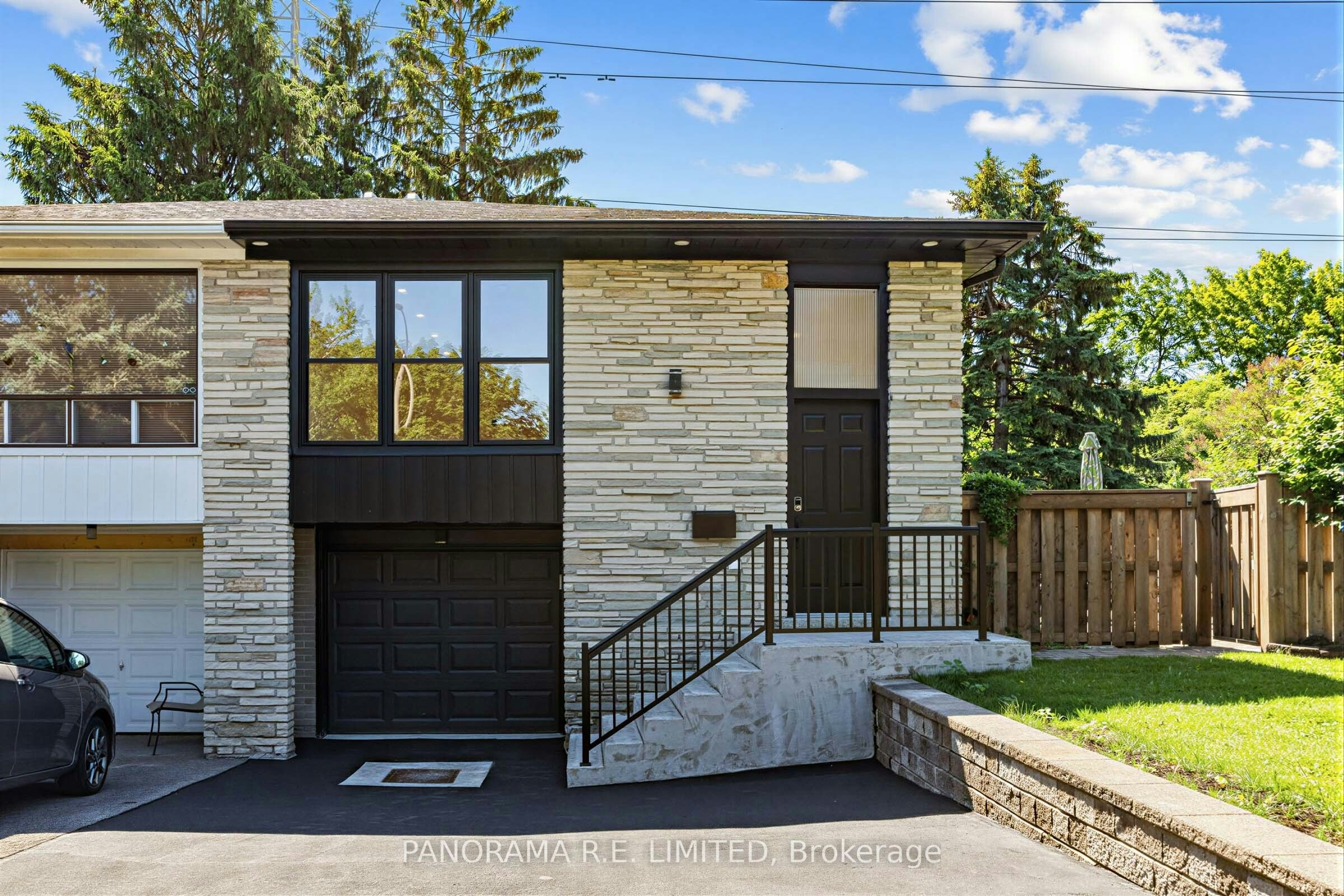 Lower-606 Abana Road, Mississauga, ON, L5A 1H4