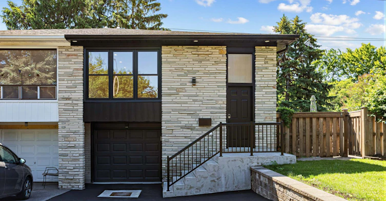 Lower-606 Abana Road, Mississauga, ON, L5A 1H4