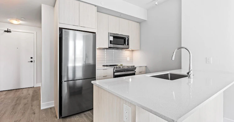 1003-430 Square One Drive, Mississauga, ON, L5B 0L6 - 2