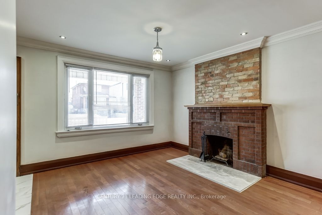 26 Grandville Avenue, Toronto, ON, M6N 4T9 - 8