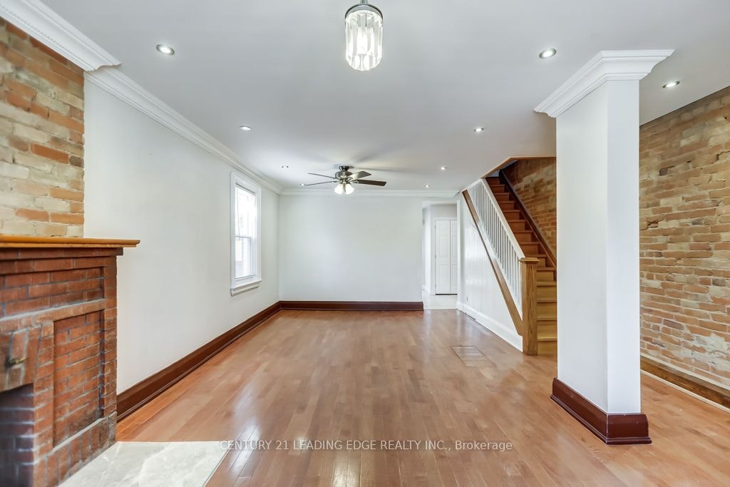 26 Grandville Avenue, Toronto, ON, M6N 4T9 - 5