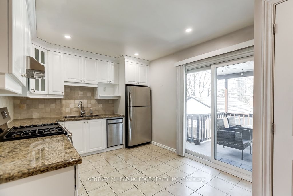 26 Grandville Avenue, Toronto, ON, M6N 4T9 - 12