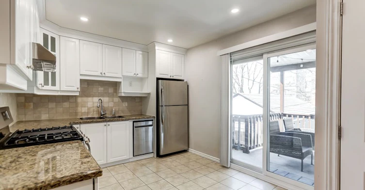 26 Grandville Avenue, Toronto, ON, M6N 4T9 - 12