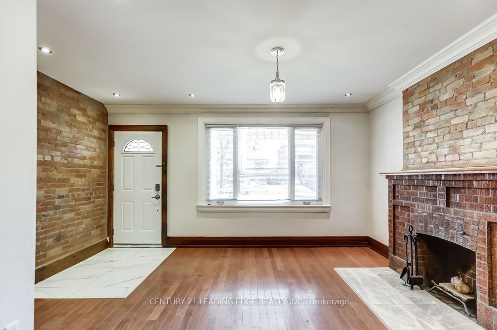 26 Grandville Avenue, Toronto, ON, M6N 4T9 - 7