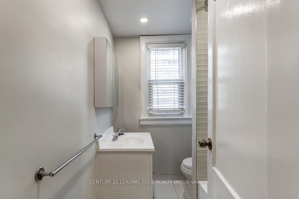 26 Grandville Avenue, Toronto, ON, M6N 4T9 - 22