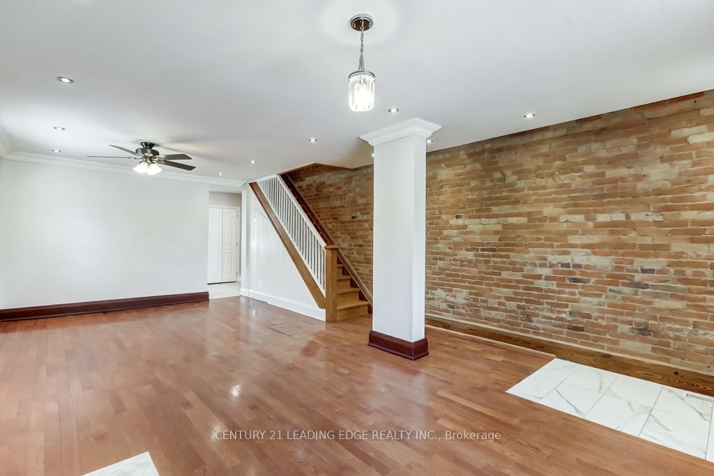 26 Grandville Avenue, Toronto, ON, M6N 4T9 - 6