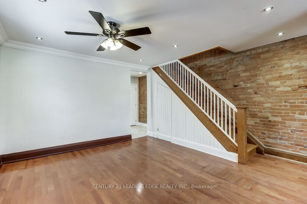 26 Grandville Avenue, Toronto, ON, M6N 4T9 - 9