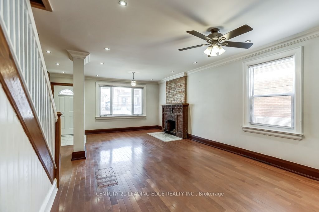 26 Grandville Avenue, Toronto, ON, M6N 4T9 - 11