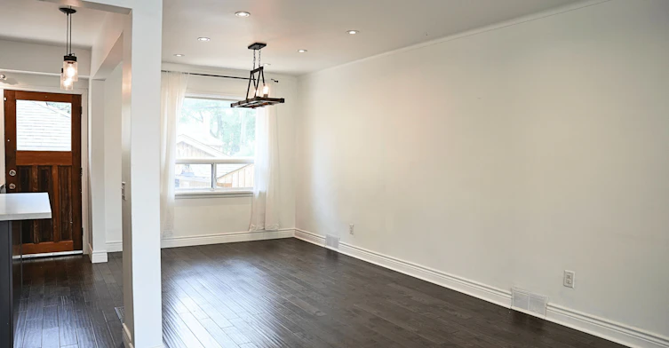 7 North Heights Road, Toronto, ON, M9B 2T2 - 3