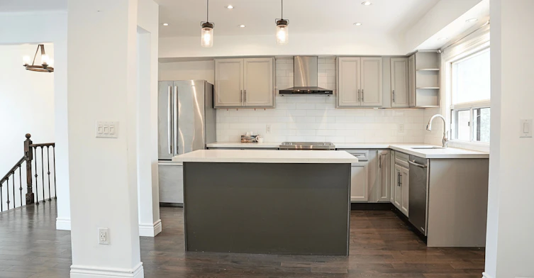 7 North Heights Road, Toronto, ON, M9B 2T2 - 7