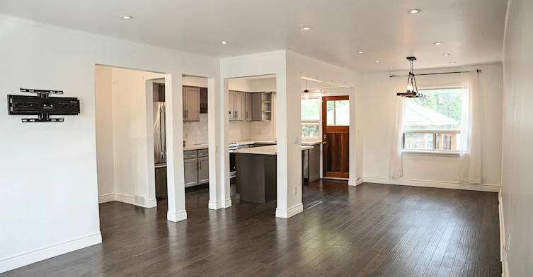 7 North Heights Road, Toronto, ON, M9B 2T2 - 4
