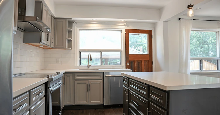 7 North Heights Road, Toronto, ON, M9B 2T2 - 5