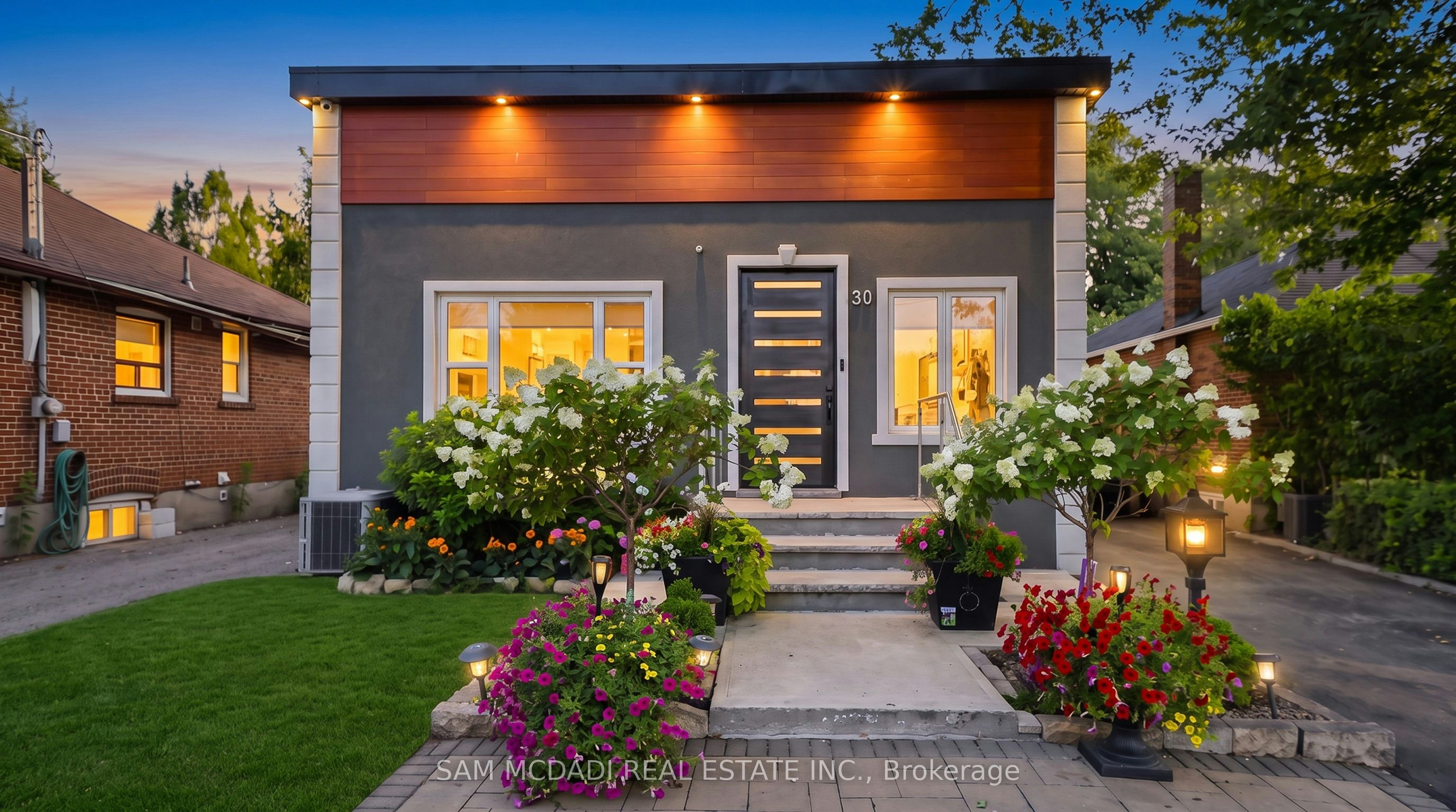 30 Maple Avenue N, Mississauga, ON, L5H 2S1
