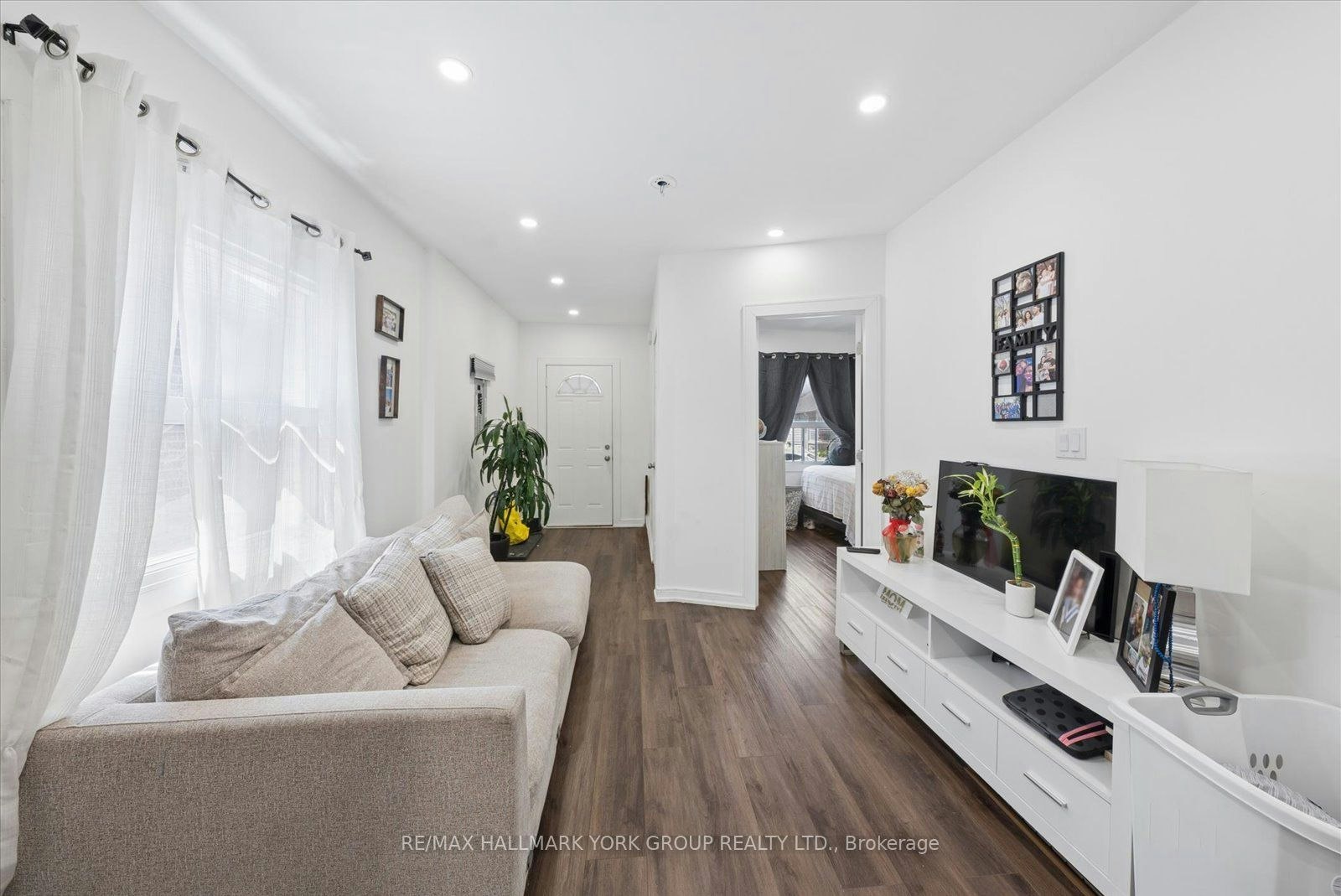 49 Cordella Avenue, Toronto, ON, M6N 2J7 - 4