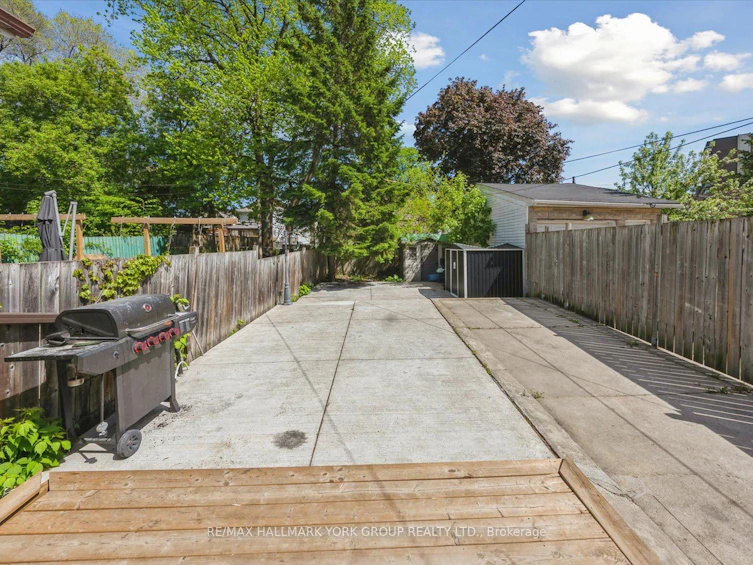 49 Cordella Avenue, Toronto, ON, M6N 2J7 - 37