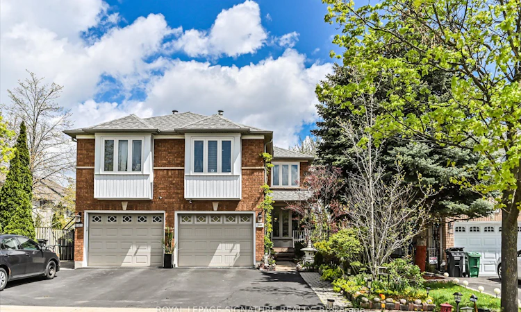 5481 Palmerston Crescent