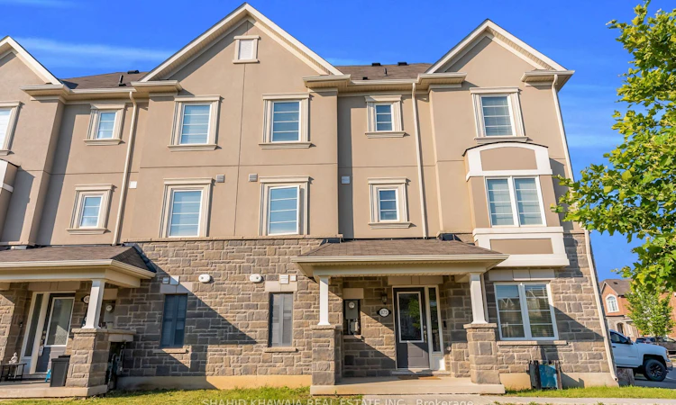 875 Sumac Crescent