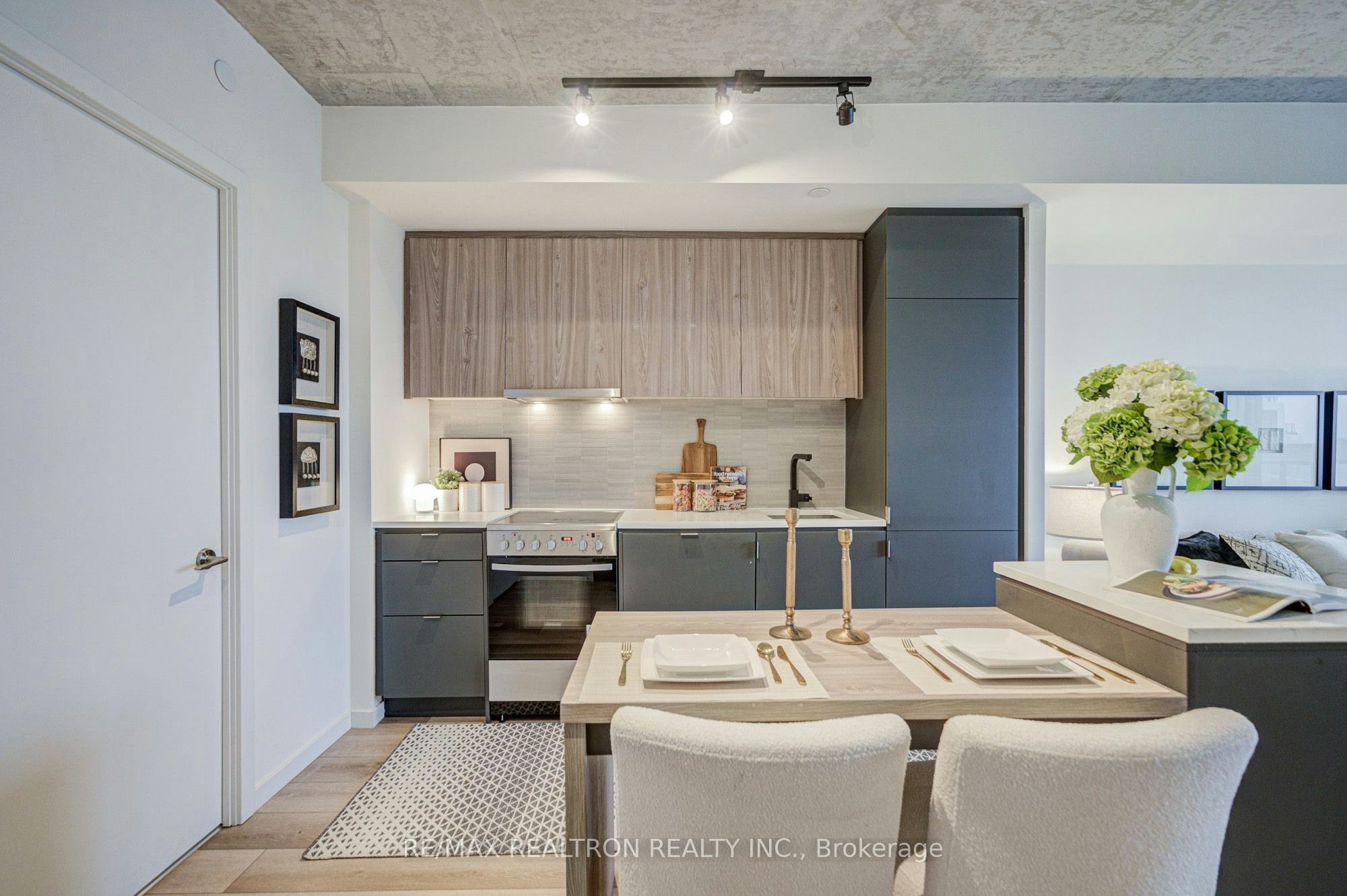 518-7 Smith Crescent, Toronto, ON, M8Z 0G3 - 8