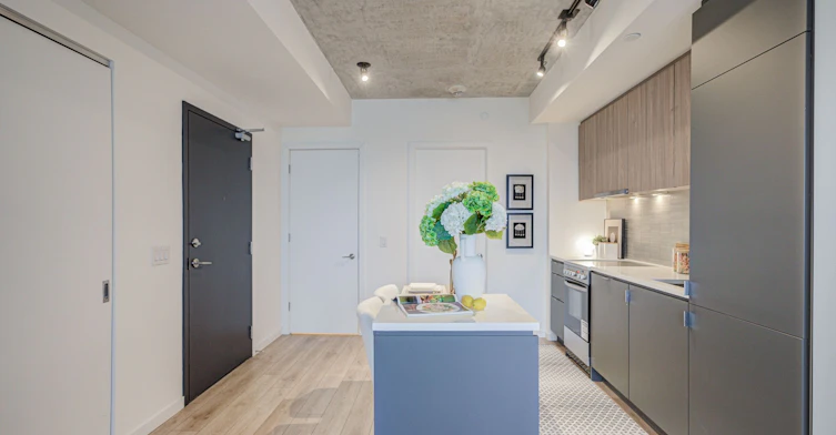 518-7 Smith Crescent, Toronto, ON, M8Z 0G3 - 9
