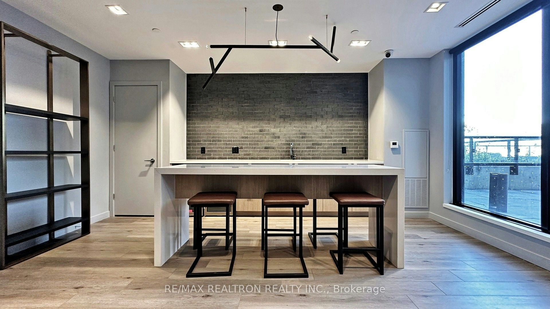518-7 Smith Crescent, Toronto, ON, M8Z 0G3 - 34