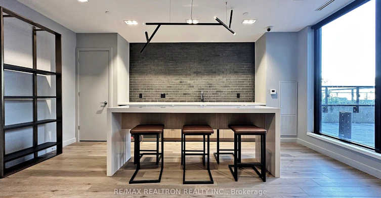 518-7 Smith Crescent, Toronto, ON, M8Z 0G3 - 34