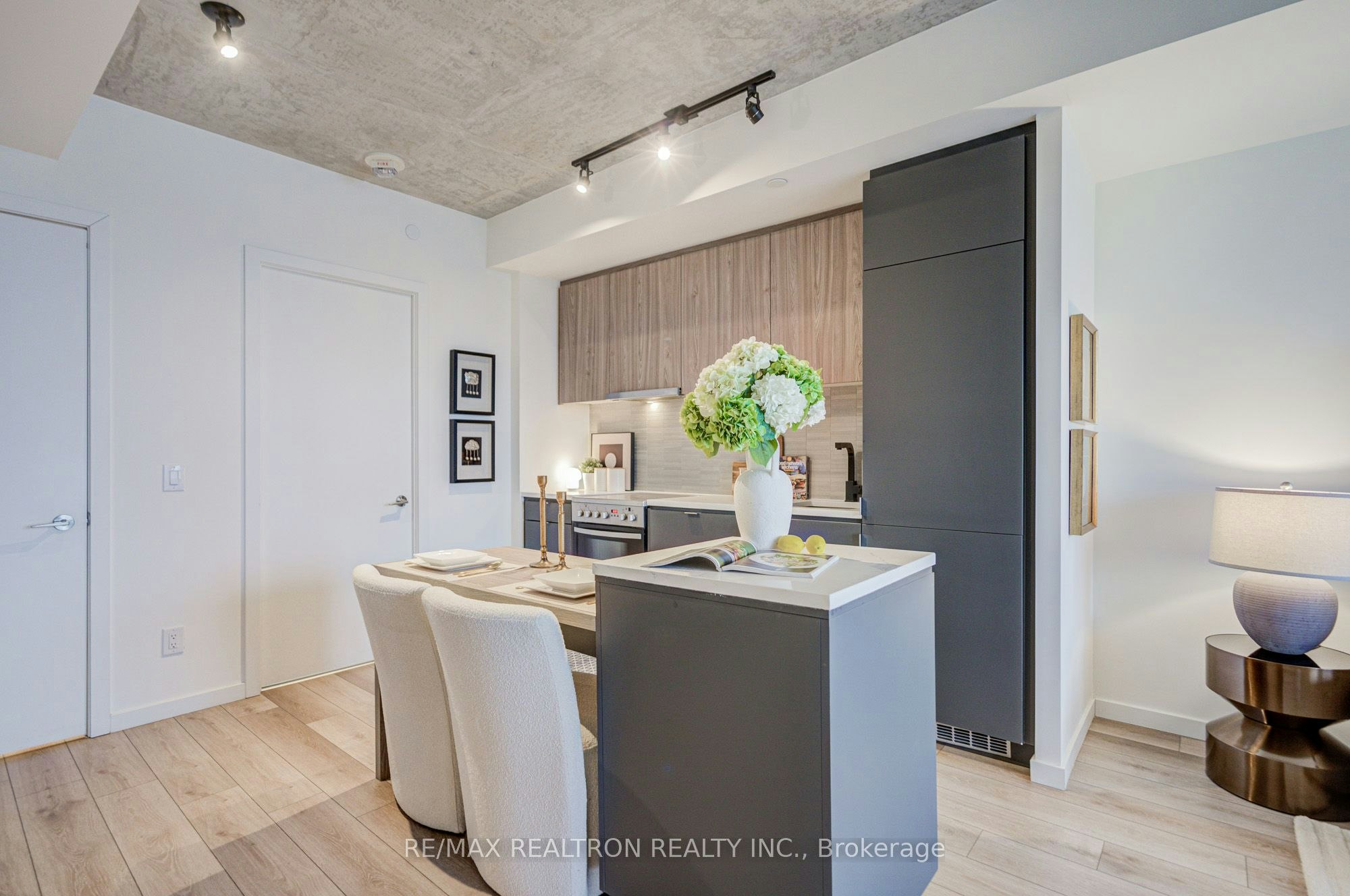 518-7 Smith Crescent, Toronto, ON, M8Z 0G3 - 10