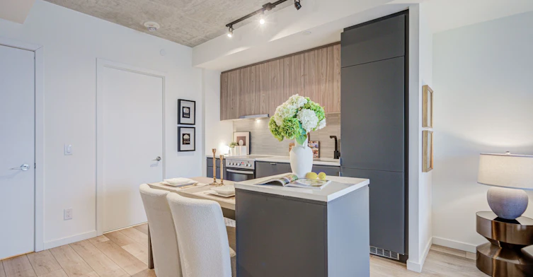 518-7 Smith Crescent, Toronto, ON, M8Z 0G3 - 10