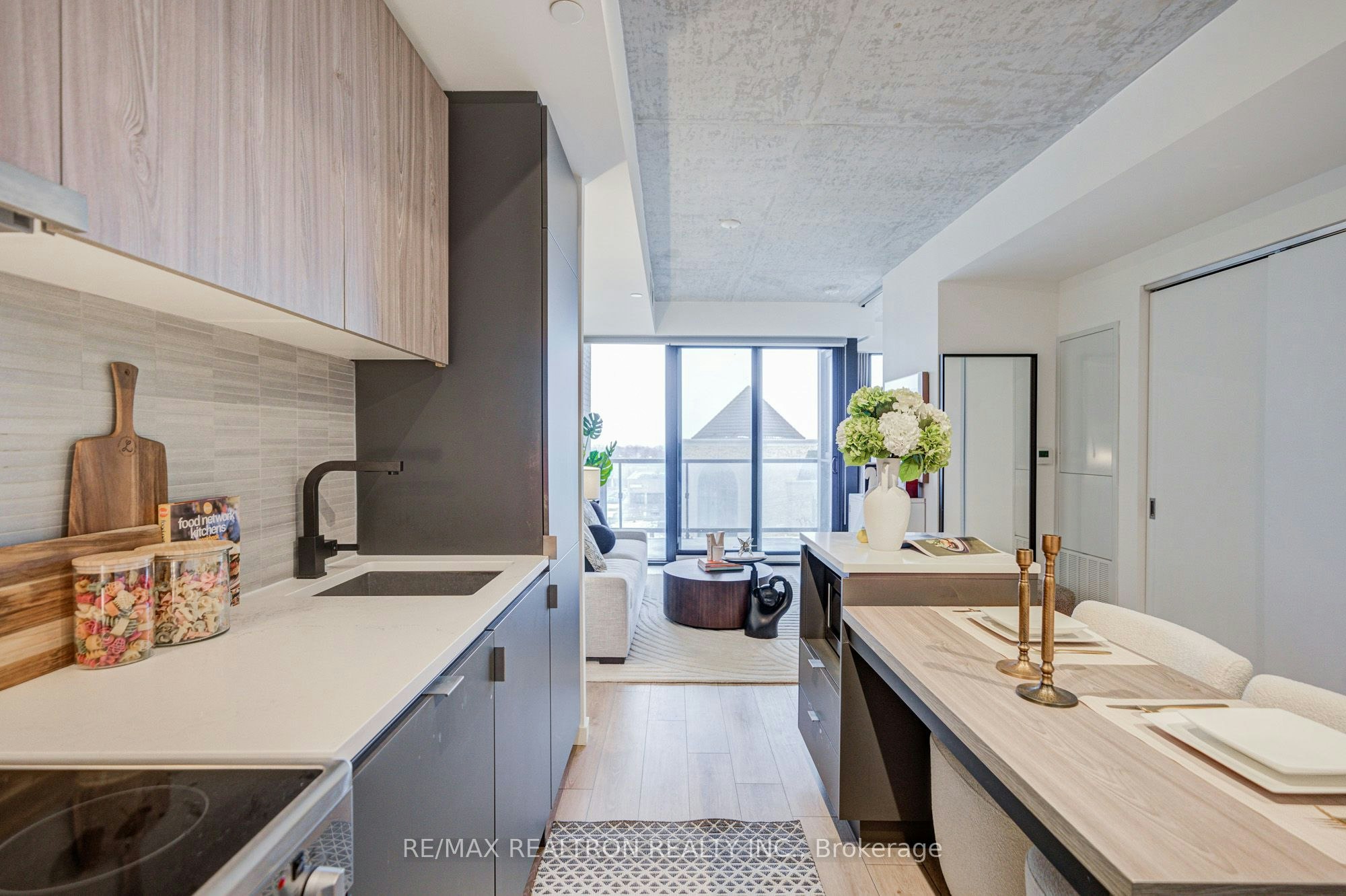518-7 Smith Crescent, Toronto, ON, M8Z 0G3 - 11