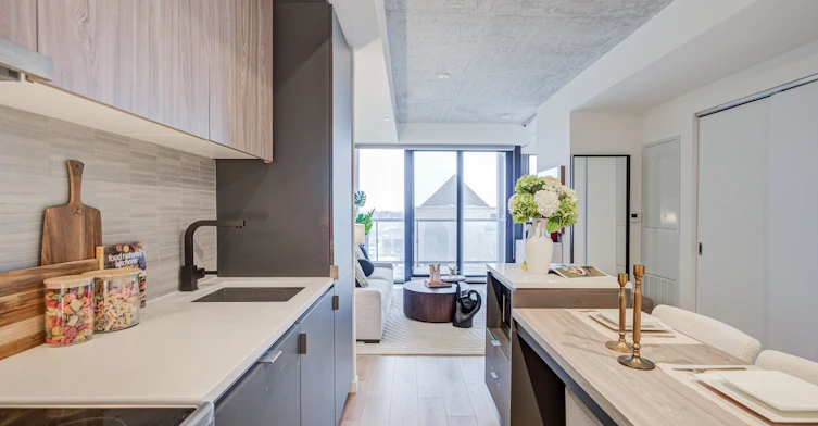 518-7 Smith Crescent, Toronto, ON, M8Z 0G3 - 11