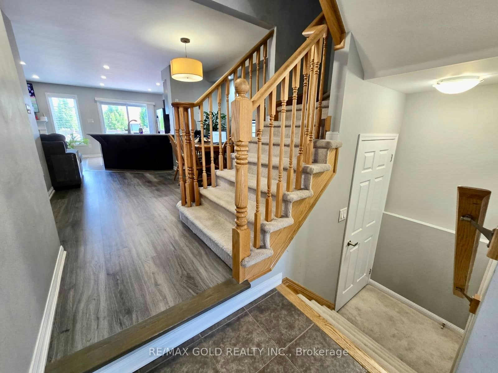 1061 Nadalin Heights, Milton, ON, L9T 8H3 - 2