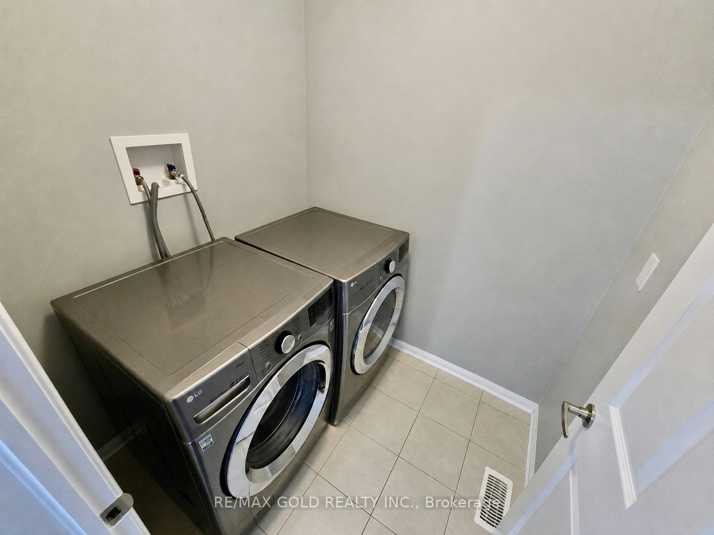 1061 Nadalin Heights, Milton, ON, L9T 8H3 - 23