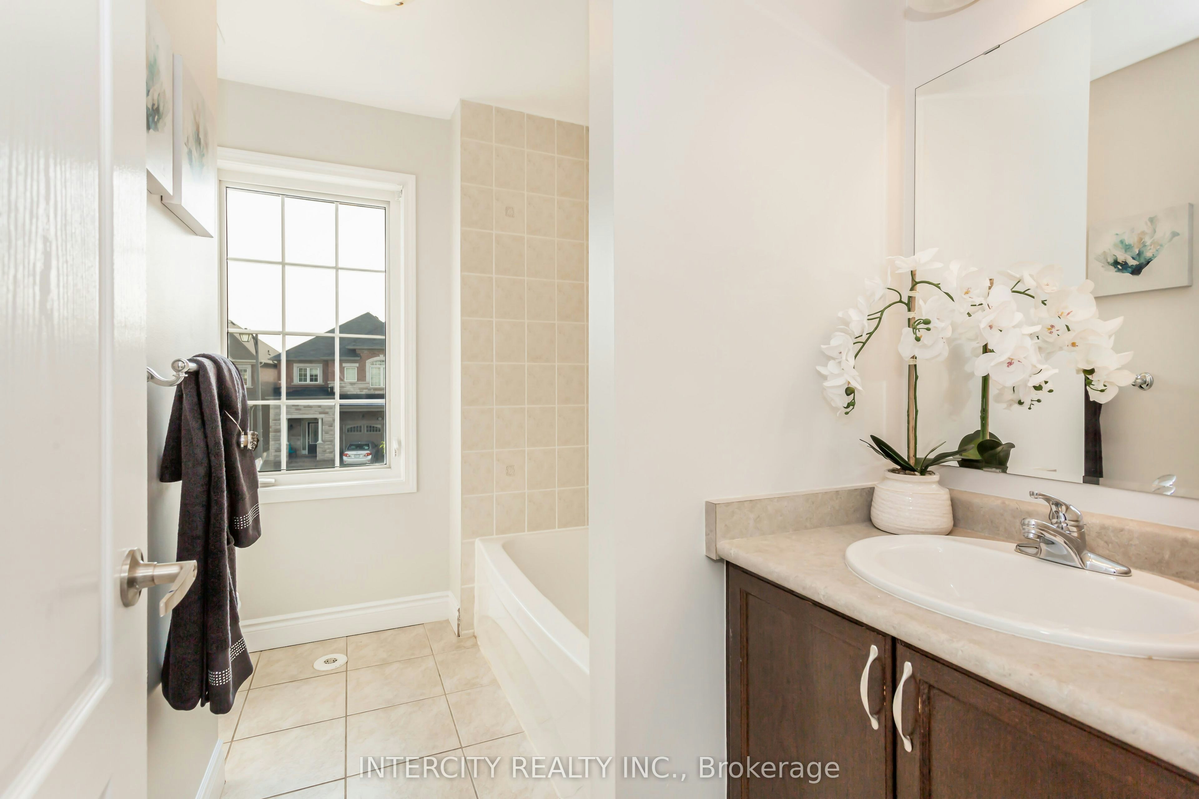 689 Ambroise Crescent N, Milton, ON, L9T 0M4 - 16