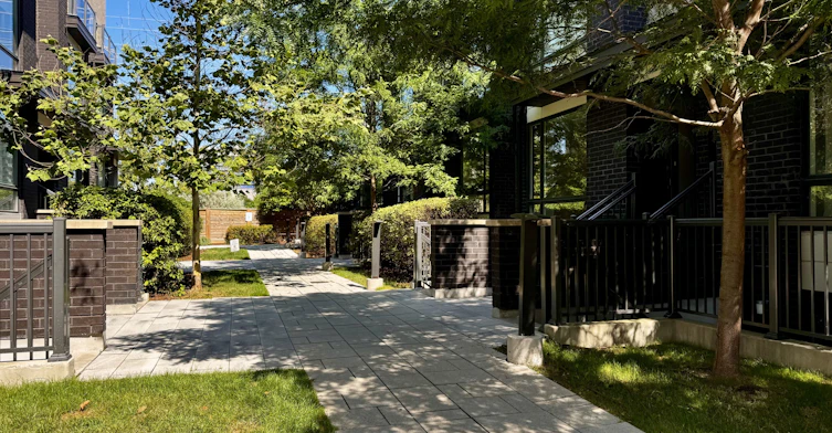 62-28 Fieldway Road, Toronto, ON, M8Z 0E3