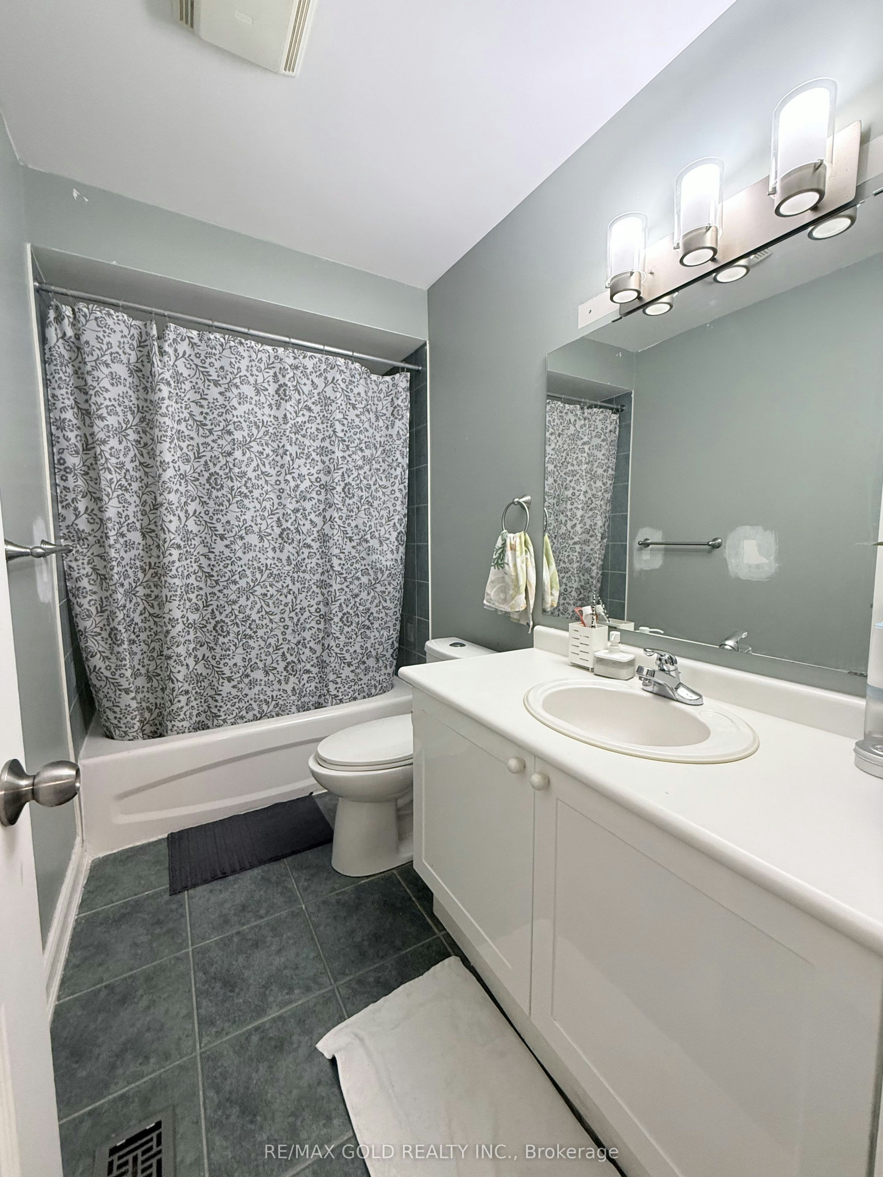 24 Junction Crescent, Brampton, ON, L7A 2G6 - 17
