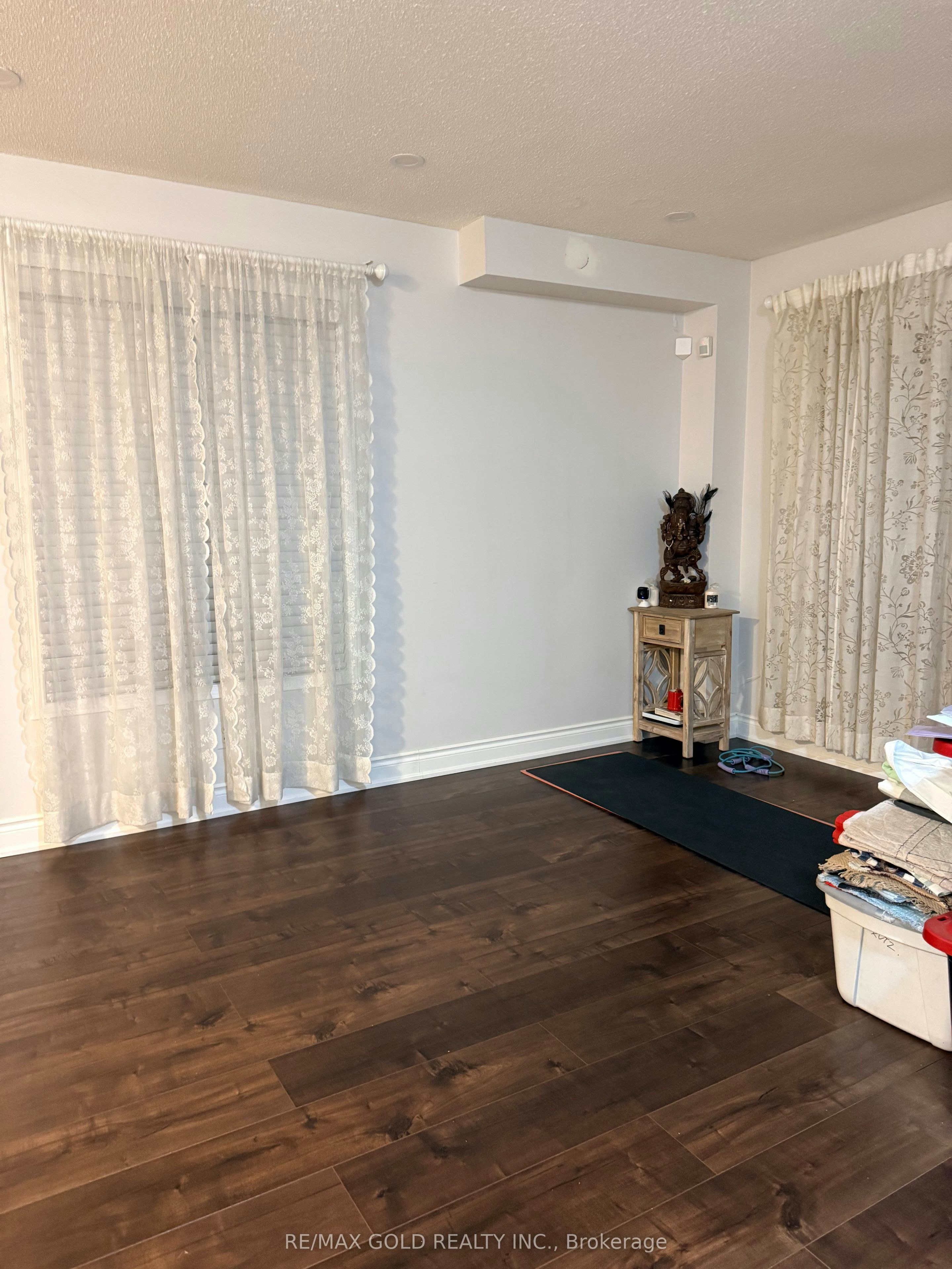 24 Junction Crescent, Brampton, ON, L7A 2G6 - 2