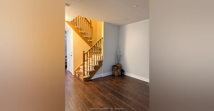 24 Junction Crescent, Brampton, ON, L7A 2G6 - 3