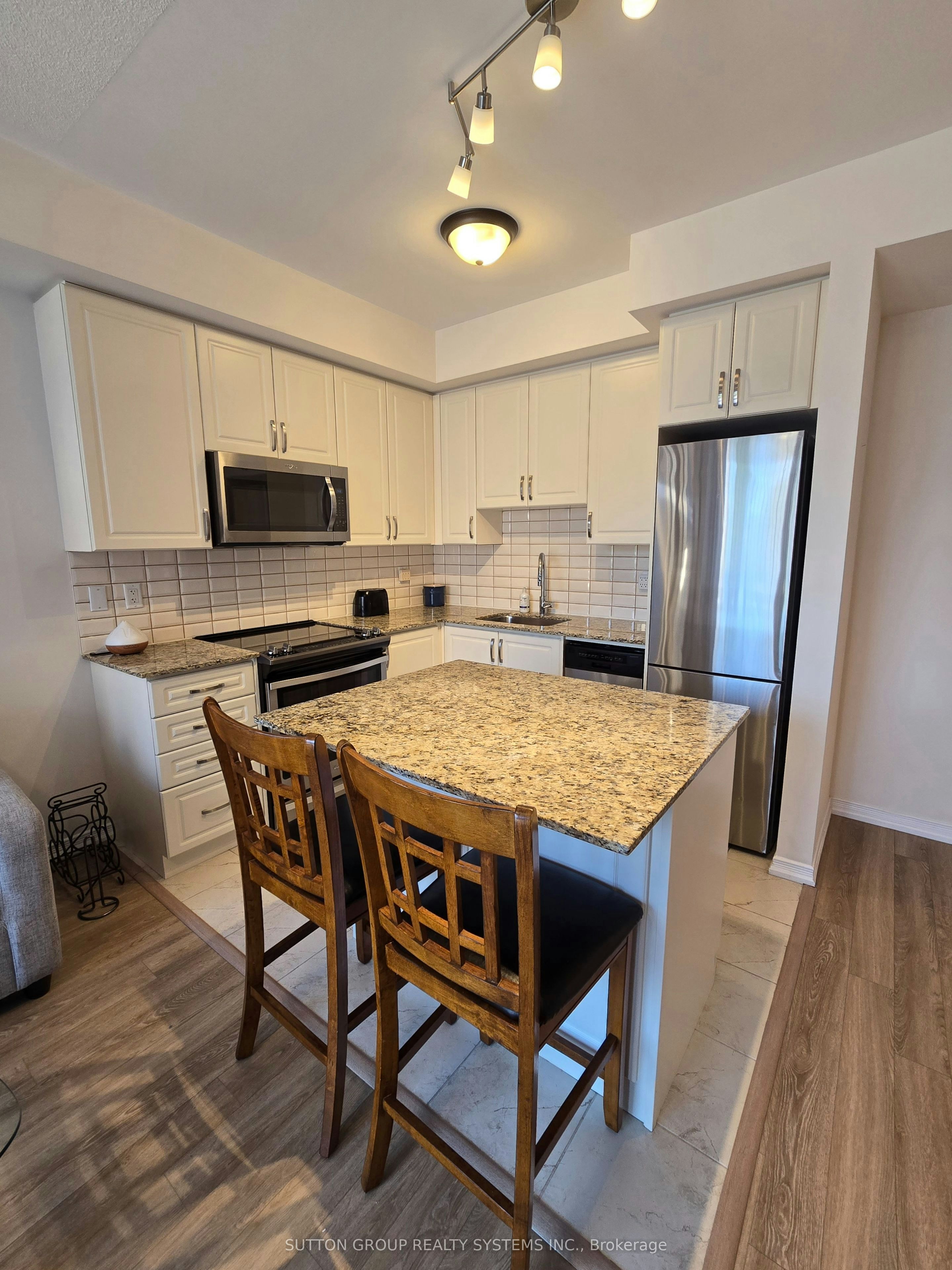 126-34 Fieldway Road, Toronto, ON, M8Z 0E3 - 4