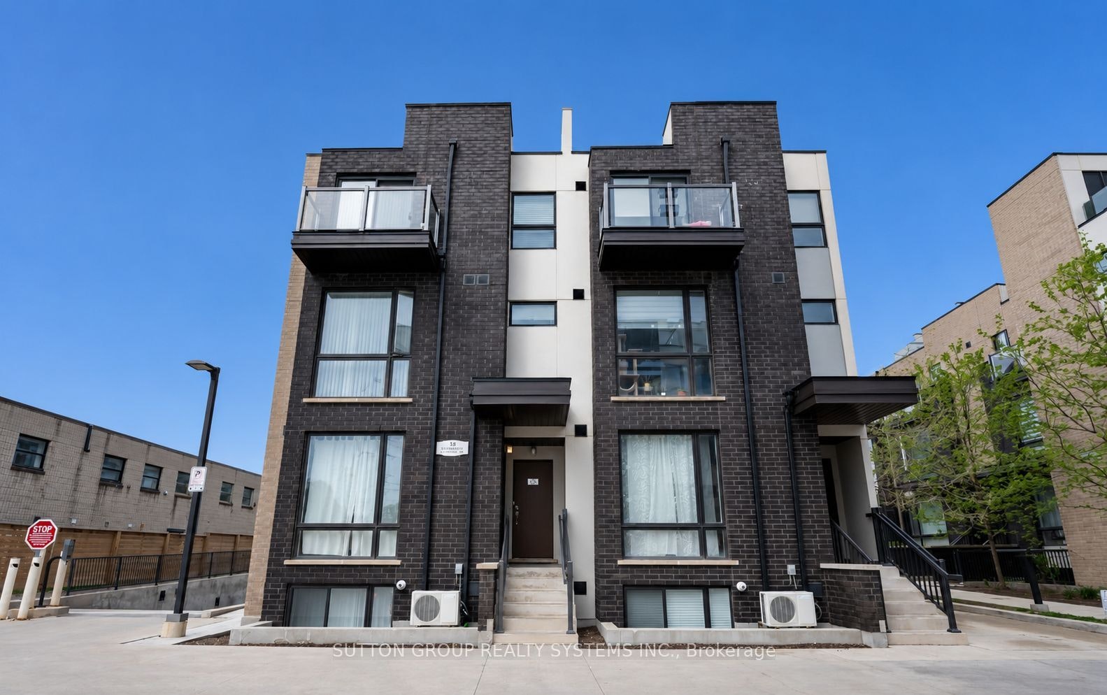 126-34 Fieldway Road, Toronto, ON, M8Z 0E3 - 2