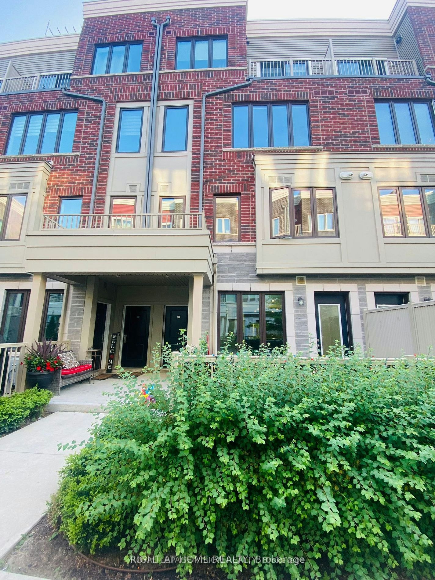 24-85 Eastwood Park Gardens, Toronto, ON, M8W 0B2