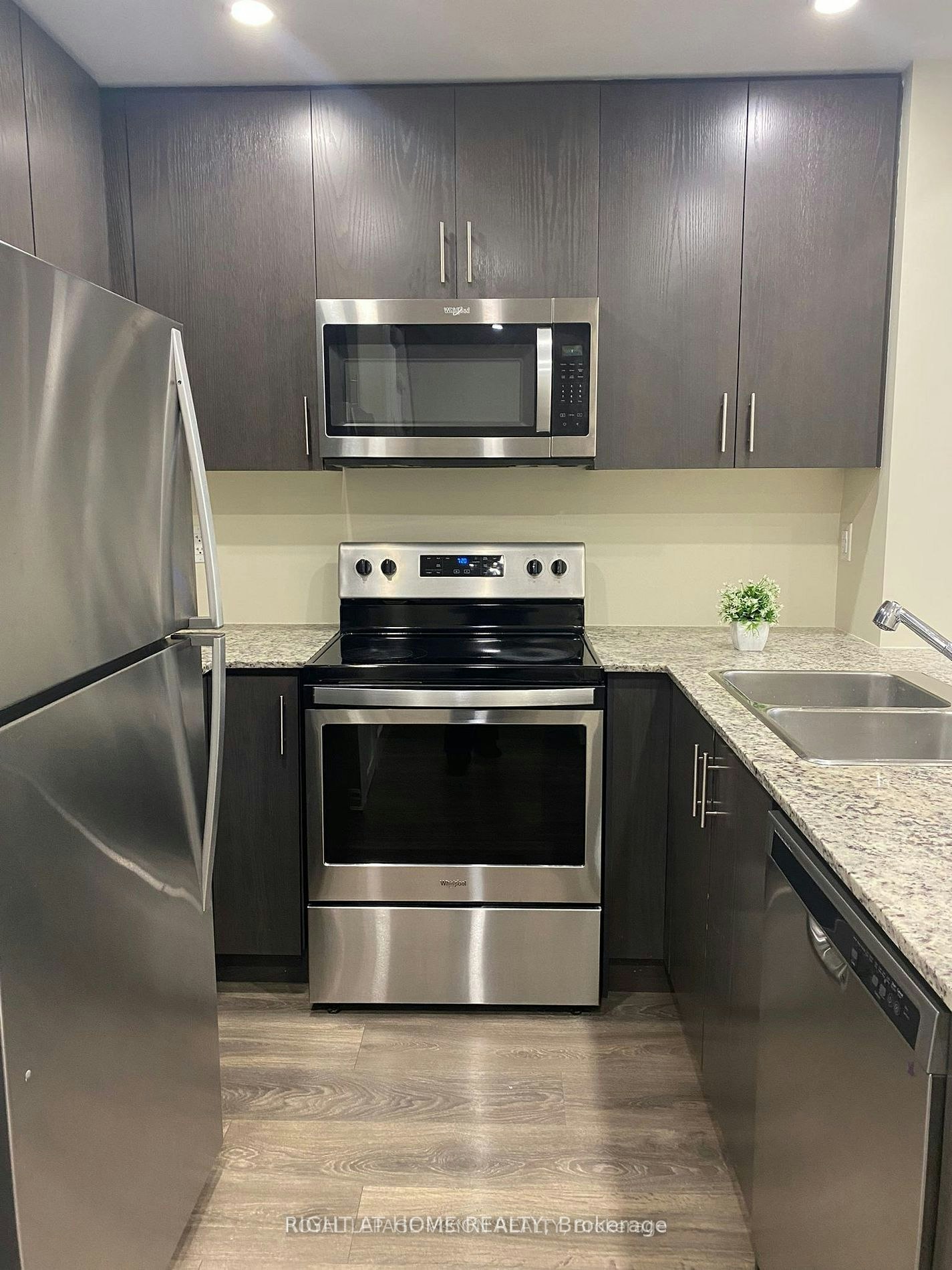 24-85 Eastwood Park Gardens, Toronto, ON, M8W 0B2 - 3