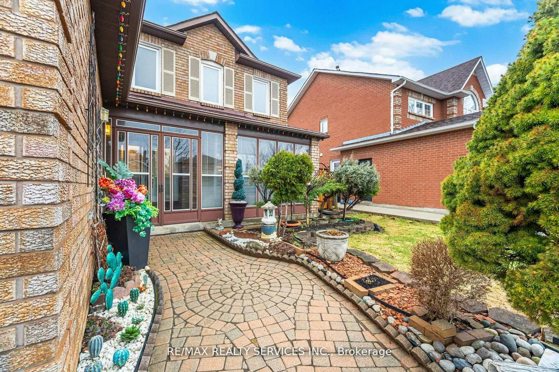 62 Fernbrook Crescent, Brampton, ON, L6Z 3N7 - 2